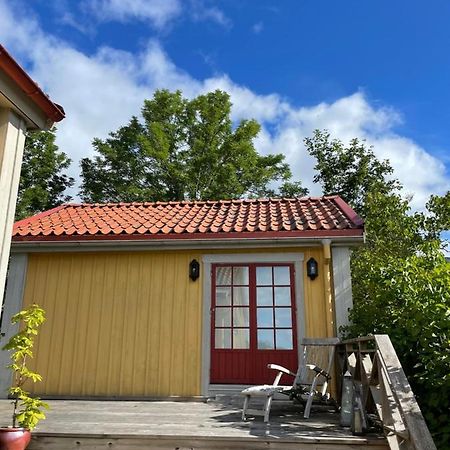 Gaesthus Med Utsikt Oever Drottningholms Slott Exterior photo